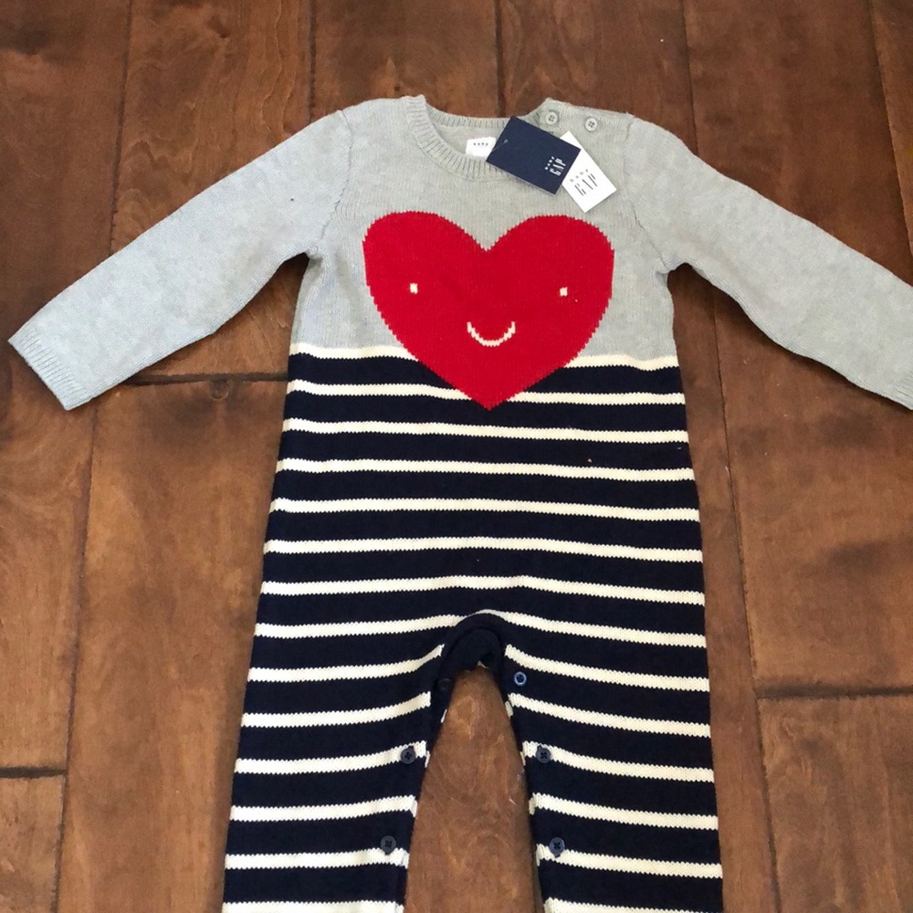 BABY GAP Heart Onesie